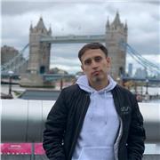 Profesor de Física y Matemáticas imparte clases a nivel universitario